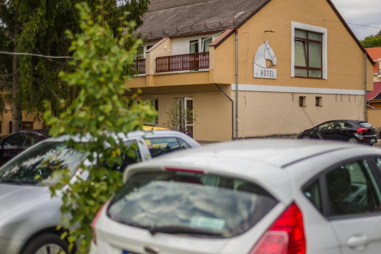 Lipicai Hotel Es Etterem Szilvásvárad Екстериор снимка