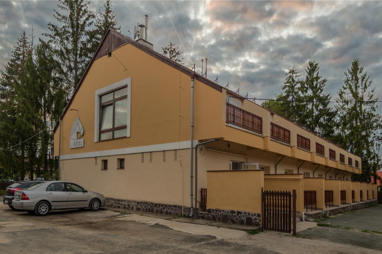 Lipicai Hotel Es Etterem Szilvásvárad Екстериор снимка