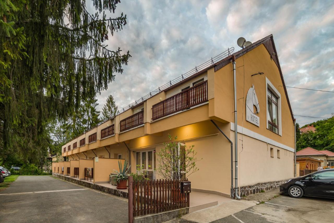 Lipicai Hotel Es Etterem Szilvásvárad Екстериор снимка