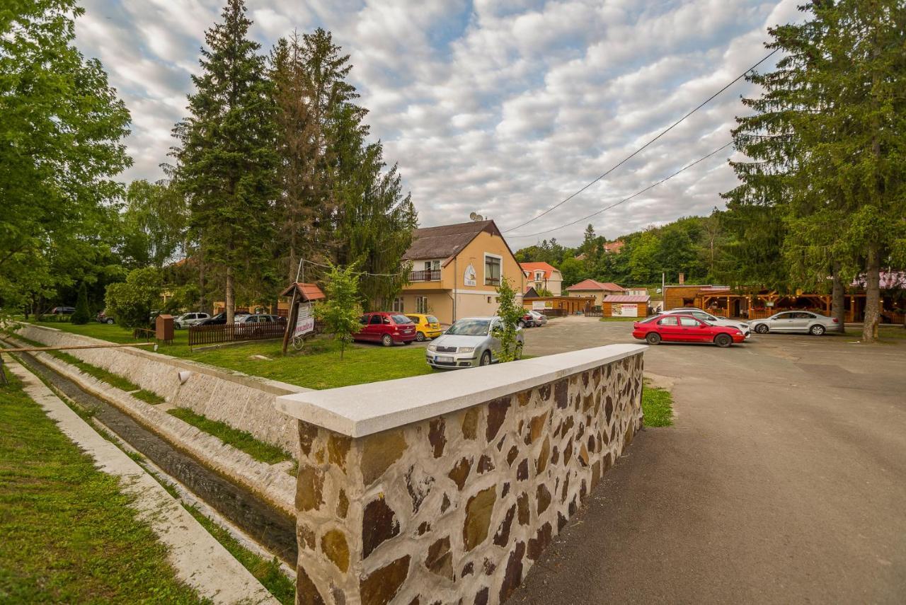 Lipicai Hotel Es Etterem Szilvásvárad Екстериор снимка