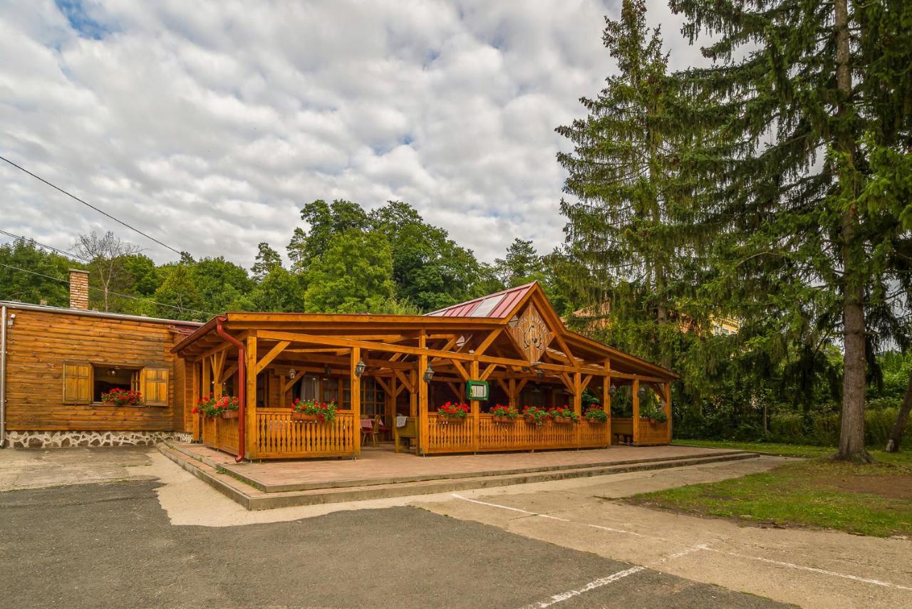 Lipicai Hotel Es Etterem Szilvásvárad Екстериор снимка